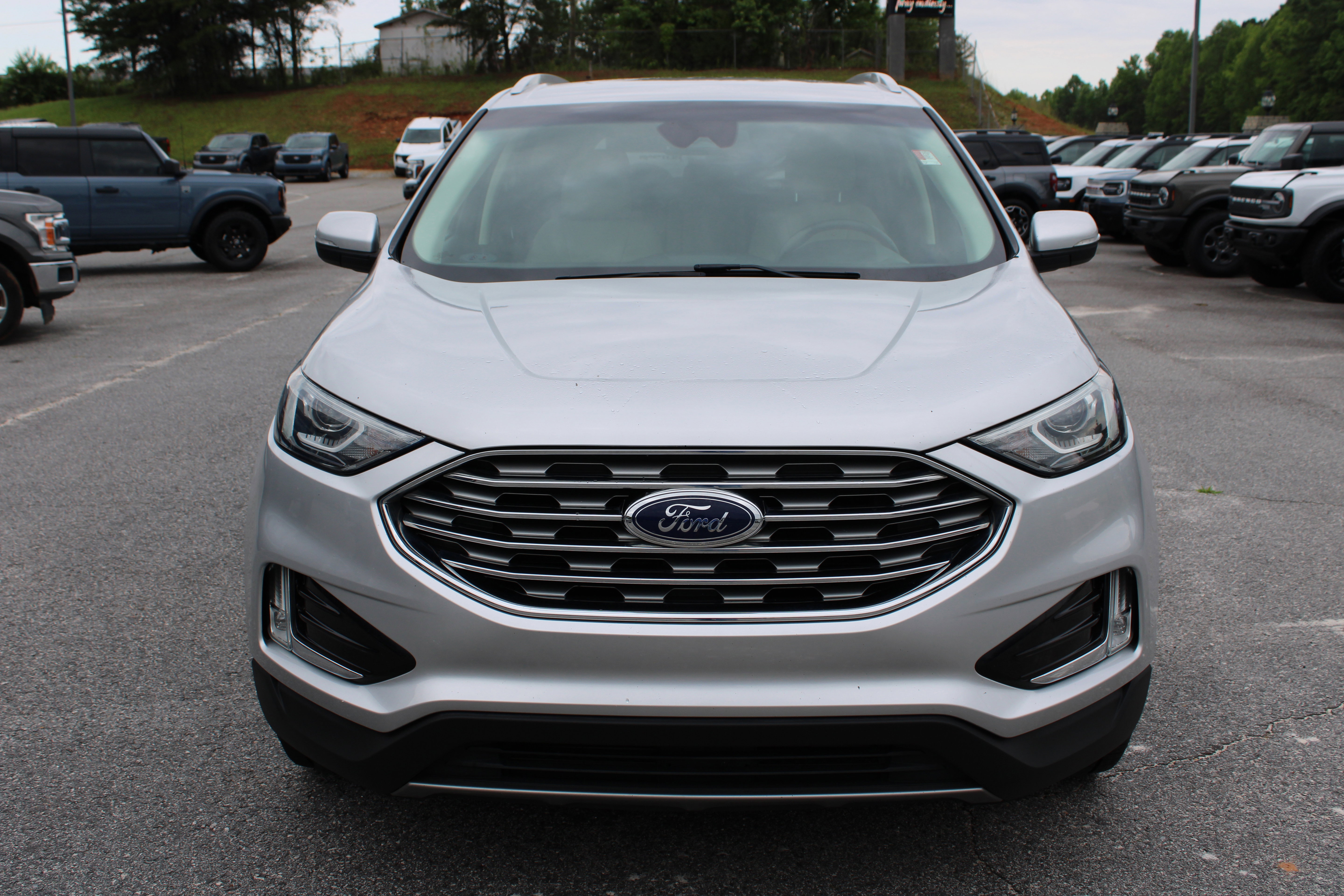 Used 2019 Ford Edge Titanium FWD image 3