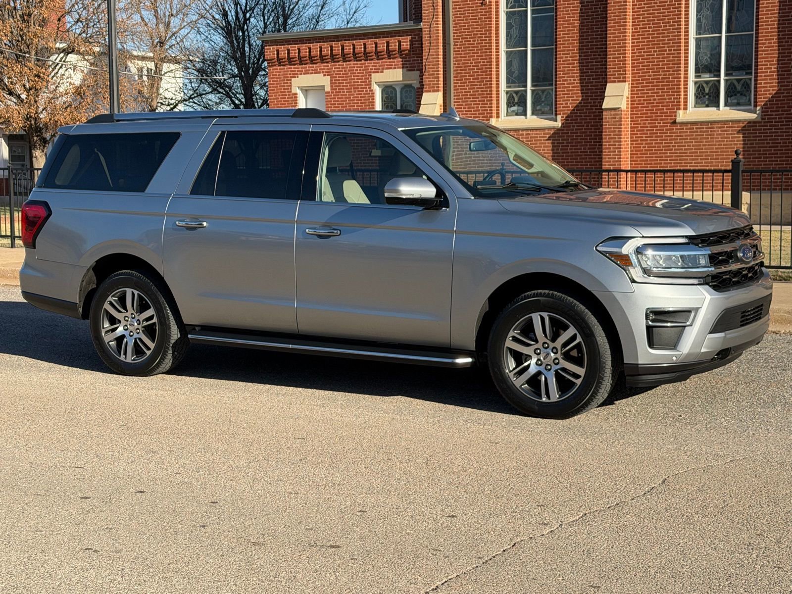 Used 2023 Ford Expedition Max Limited image 2