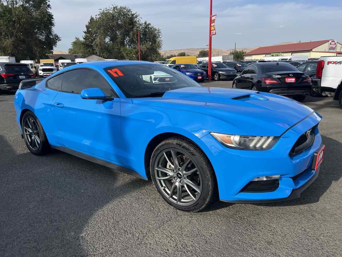 Used 2017 Ford Mustang Coupe RWD image 4