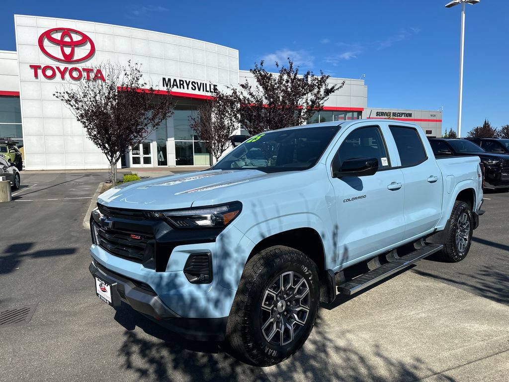 Used 2025 Chevrolet Colorado Z71 w/ Z71 Convenience Package 2