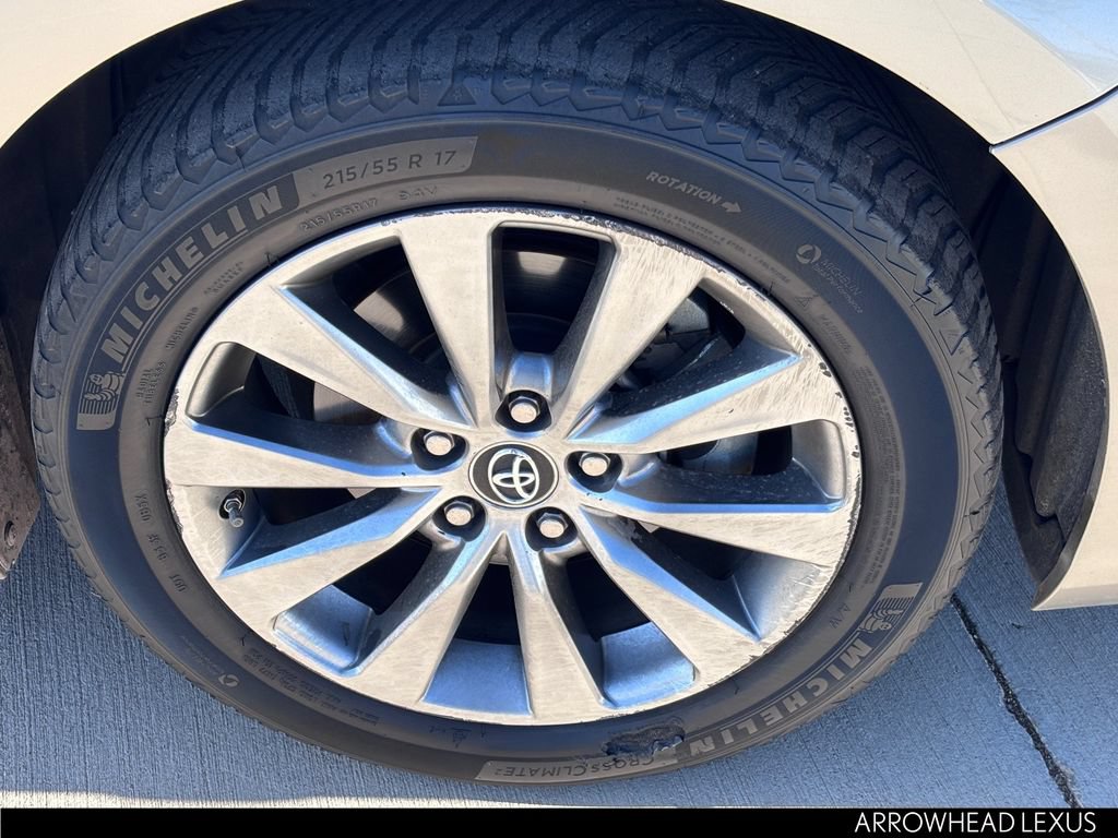 Used 2015 Toyota Camry XLE w/ Moonroof Package FWD image 10