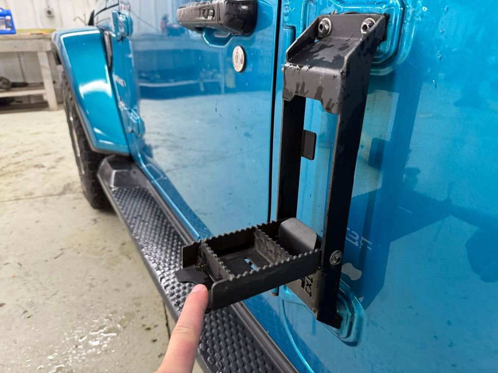 Used 2019 Jeep Wrangler Unlimited Sahara w/ Uconnect 4C Nav & Sound Group AWD/4WD image 5