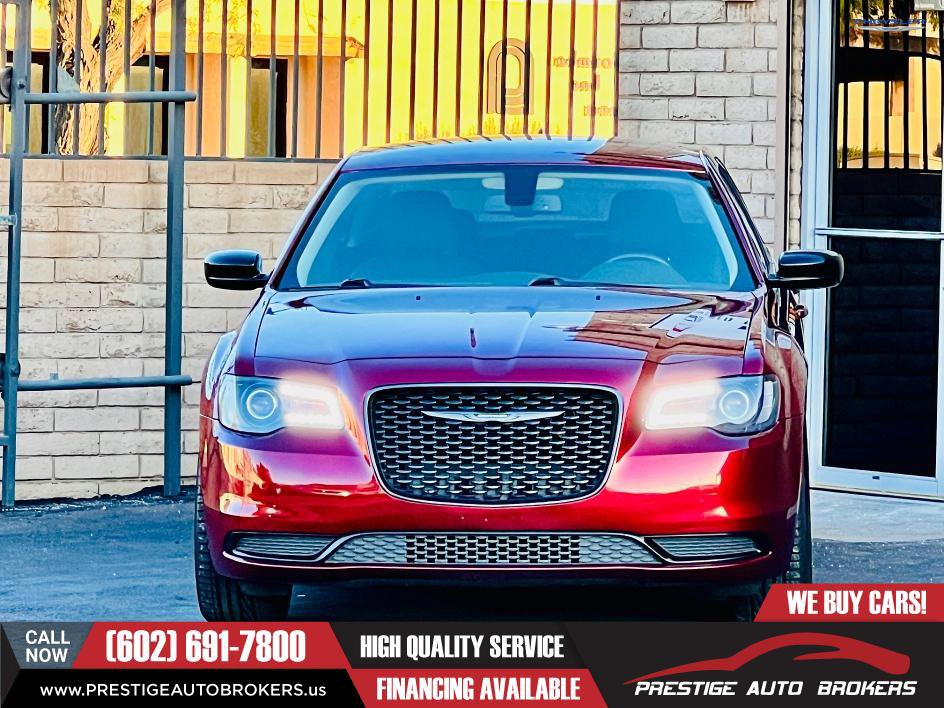 Used 2021 Chrysler 300 Touring w/ Sport Appearance Package image 4
