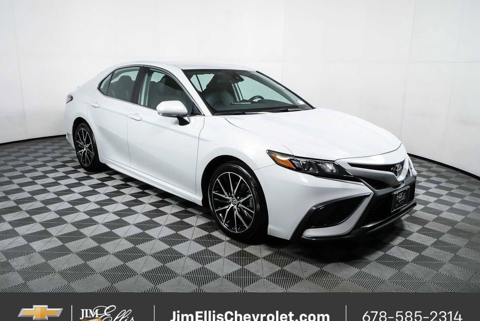 Used 2024 Toyota Camry SE