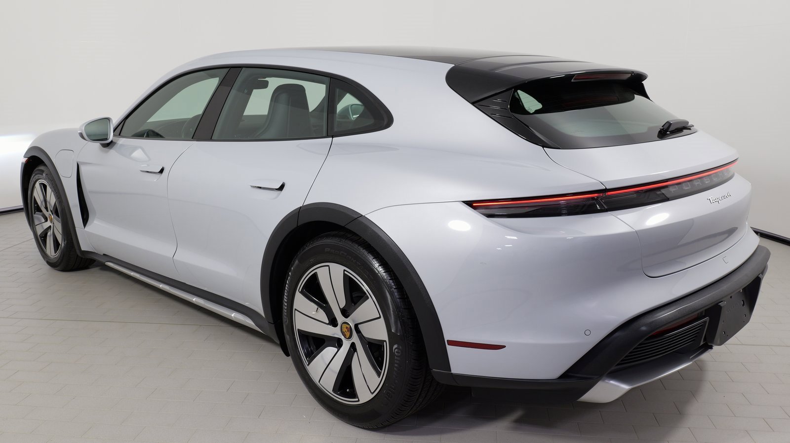 Used 2023 Porsche Taycan 4 Cross Turismo image 24