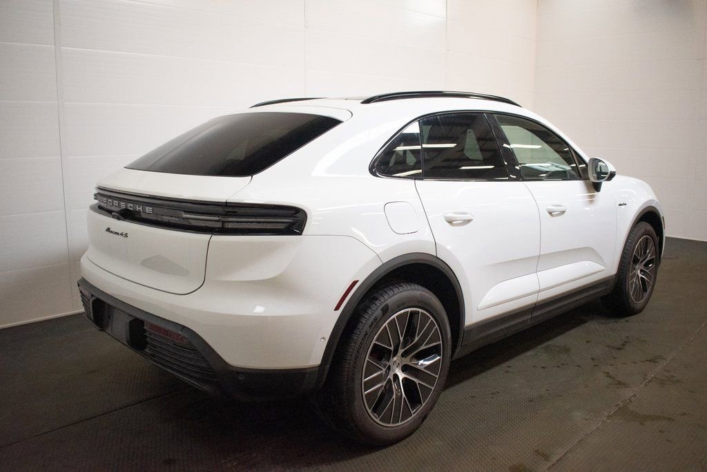 Used 2025 Porsche Macan 4S Electric image 12