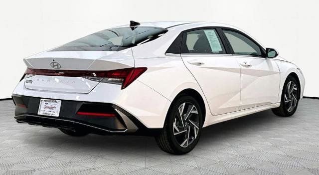 Used 2024 Hyundai Elantra SEL w/ Convenience Package image 11