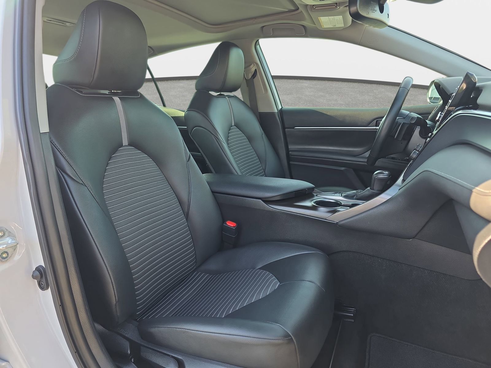 Used 2024 Toyota Camry SE w/ Convenience Package image 10