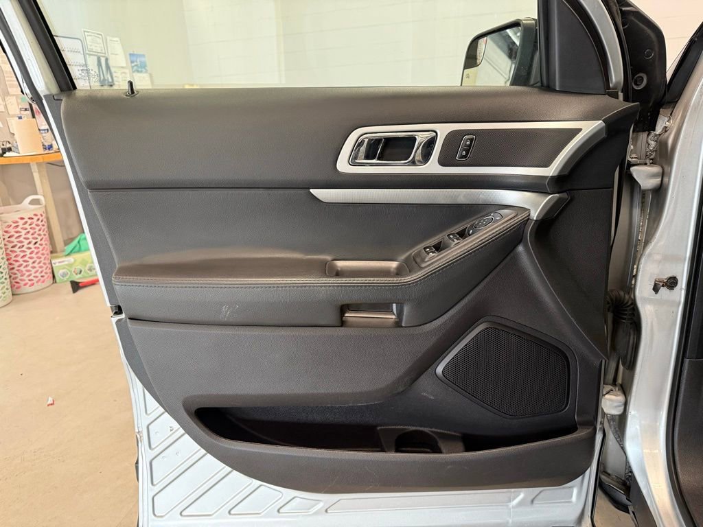 Used 2015 Ford Explorer XLT FWD image 20