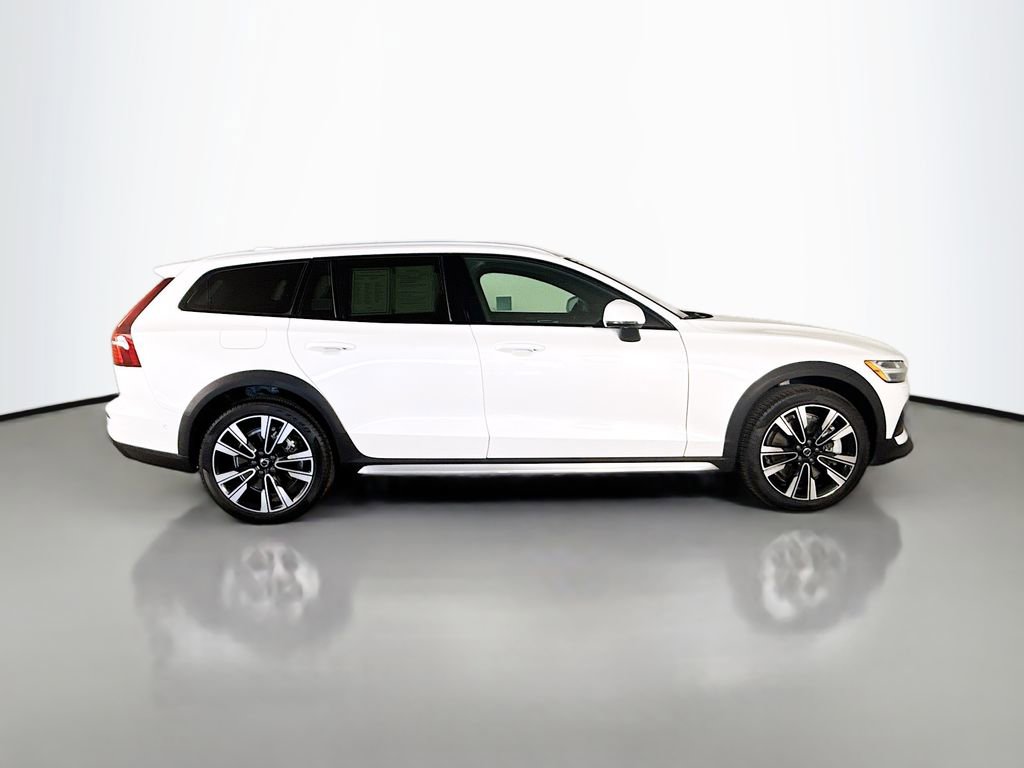 Certified 2024 Volvo V60 B5 Cross Country Ultimate w/ Protection Package Premier AWD/4WD image 8