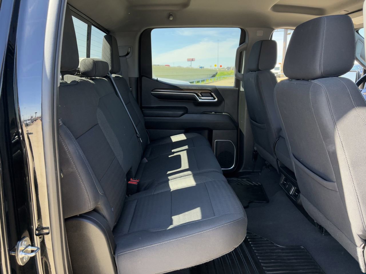 Used 2022 Chevrolet Silverado 1500 LT w/ Z71 Off-Road Package image 30