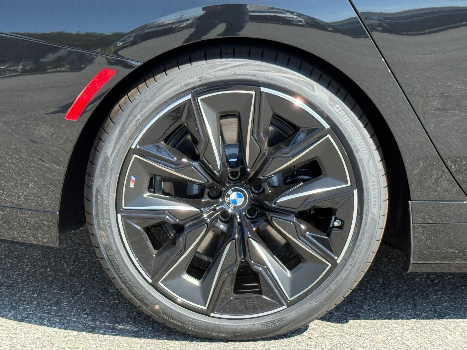 New 2026 BMW 750e xDrive w/ Premium Package AWD/4WD image 18