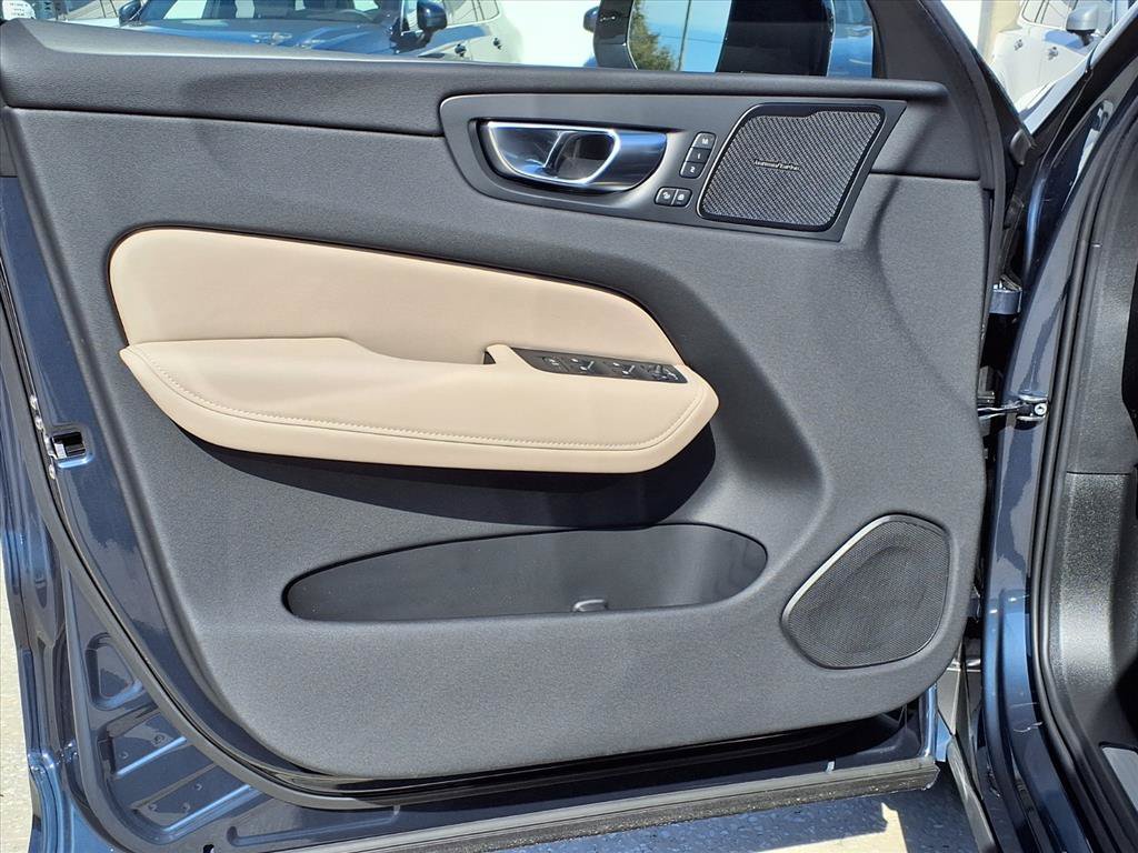 New 2026 Volvo XC60 B5 Plus w/ Protection Package Premier AWD/4WD image 14