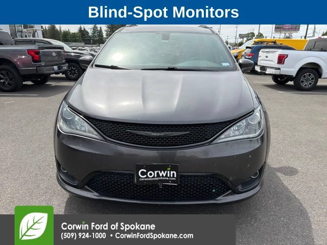 Used 2018 Chrysler Pacifica Touring-L w/ S Appearance Package FWD image 2