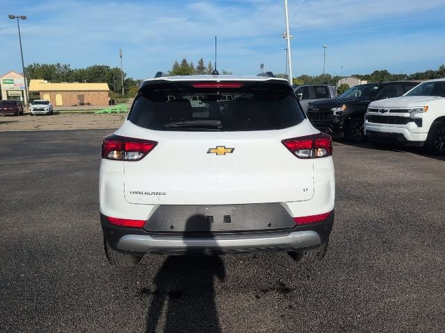 Used 2025 Chevrolet TrailBlazer LT w/ LT Cold Weather Package FWD image 5