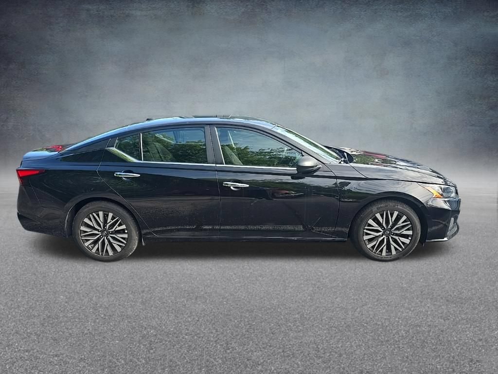 Used 2025 Nissan Altima 2.5 SV FWD image 8