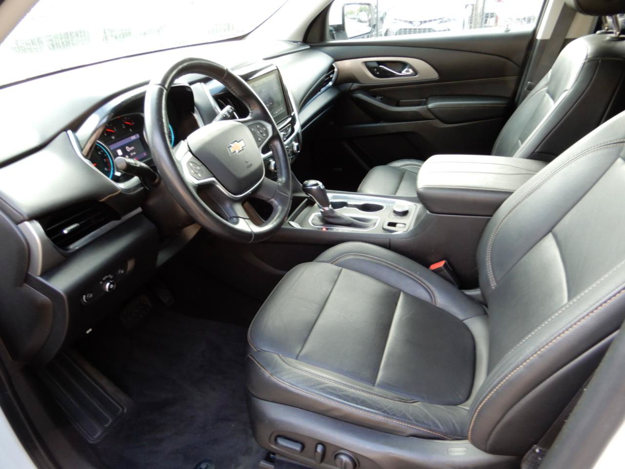 Used 2020 Chevrolet Traverse LT w/ LT Premium Package AWD/4WD image 11