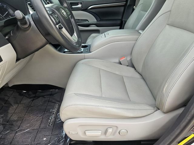 Used 2015 Toyota Highlander Limited image 29