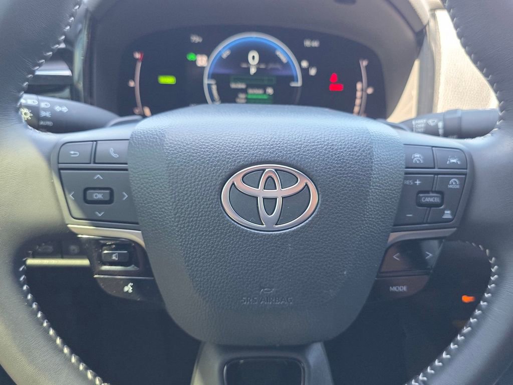 Used 2025 Toyota Camry SE FWD image 34