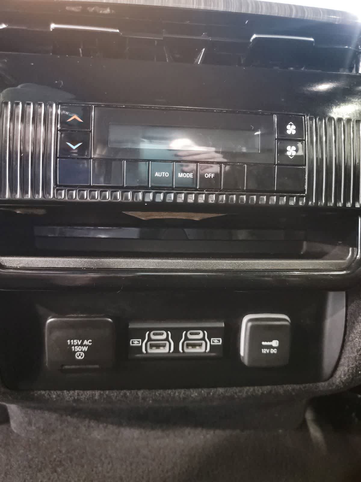 Used 2023 Jeep Wagoneer Series II AWD/4WD image 32