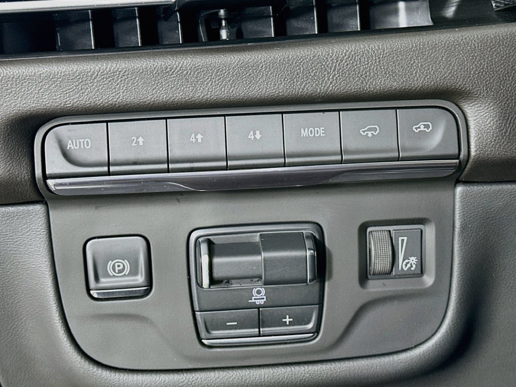 Used 2025 Cadillac Escalade Sport w/ Touring Package AWD/4WD image 10