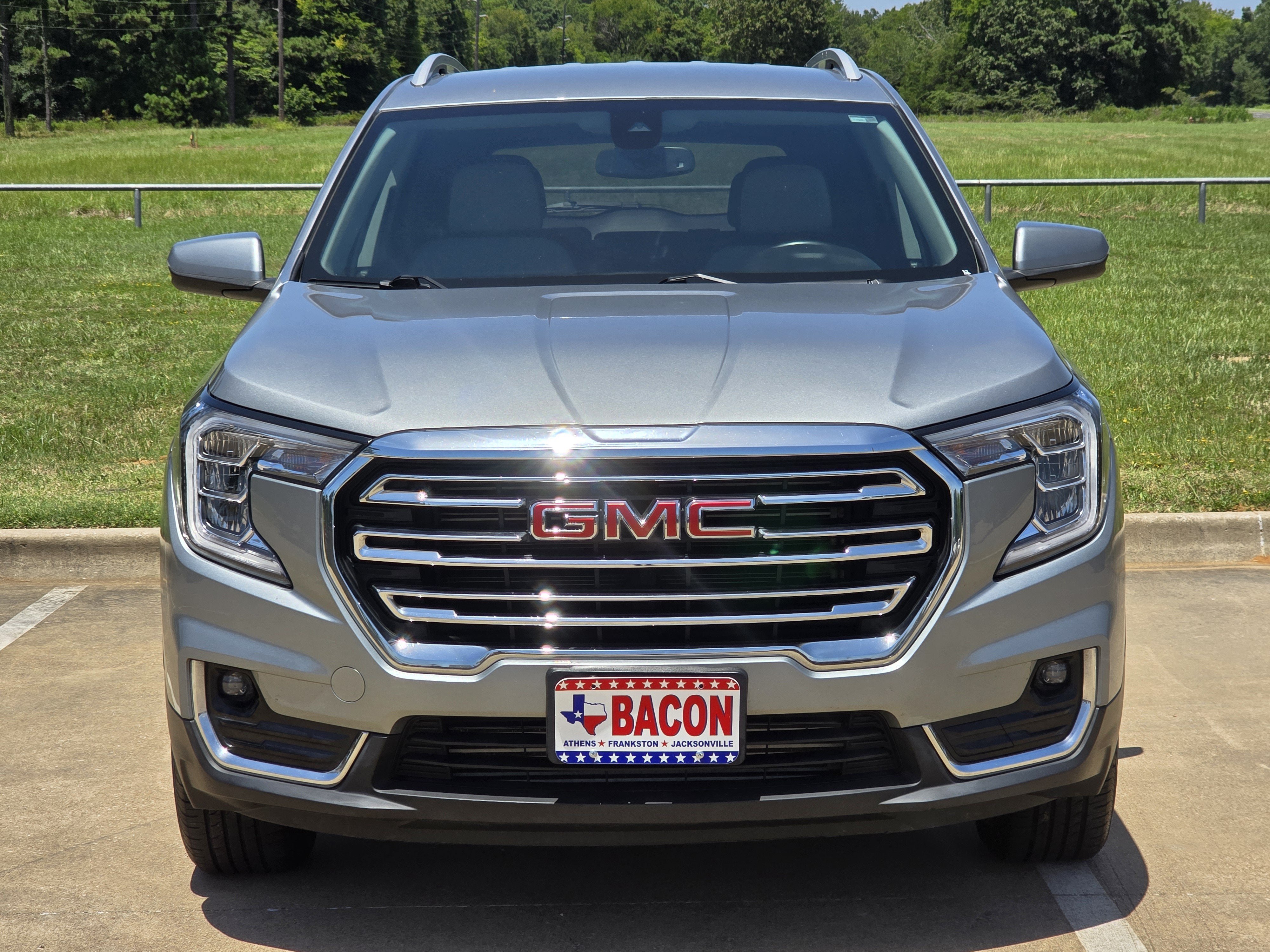 Used 2024 GMC Terrain SLT AWD/4WD image 2