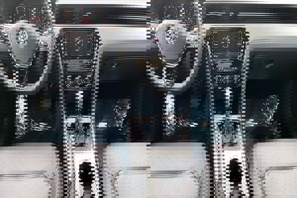 Used 2022 Volkswagen Passat 2.0T SE image 29