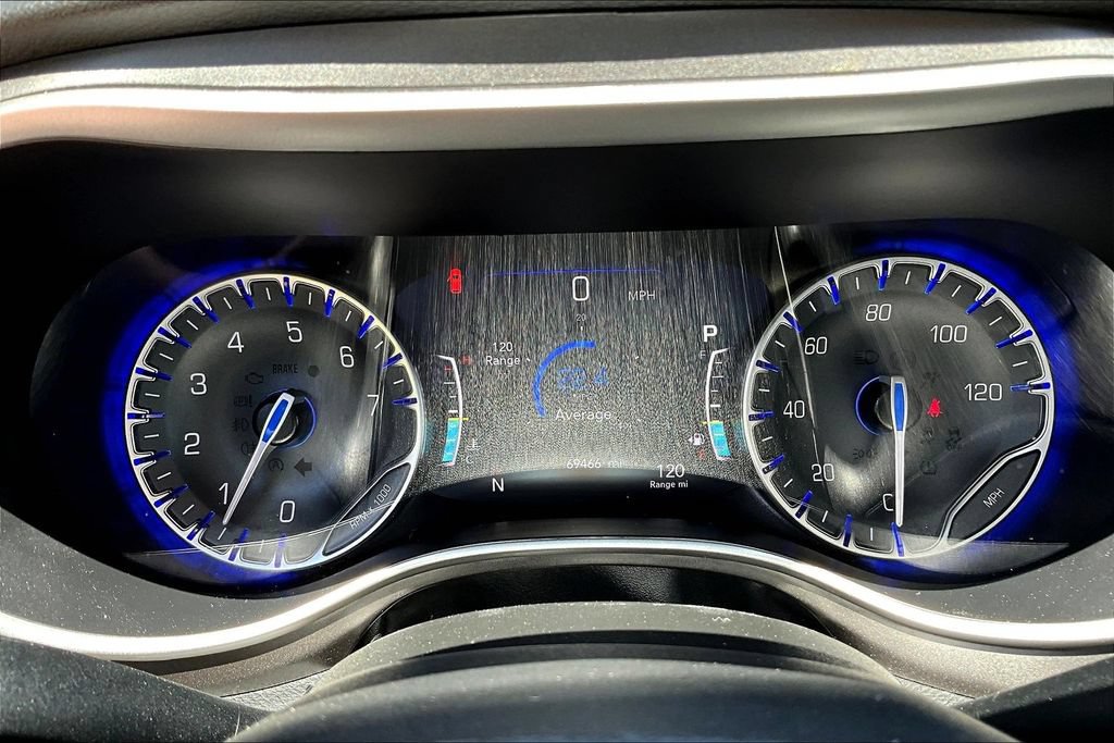 Used 2024 Chrysler Pacifica Touring-L FWD image 12