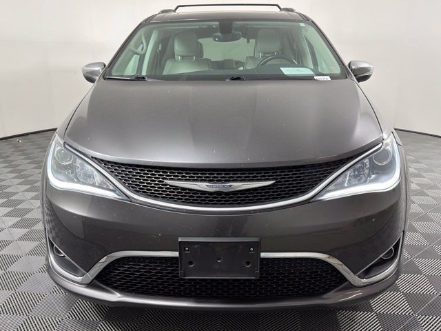 Used 2017 Chrysler Pacifica Limited FWD image 3