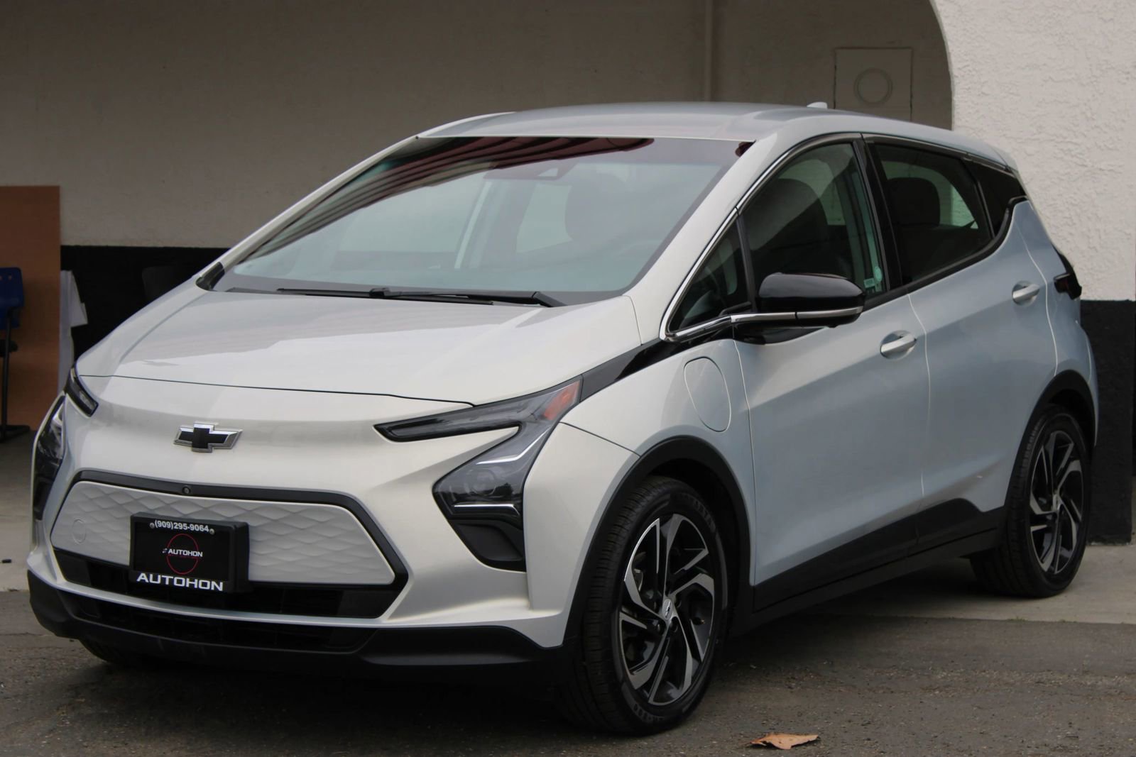 Used 2023 Chevrolet Bolt LT image 1