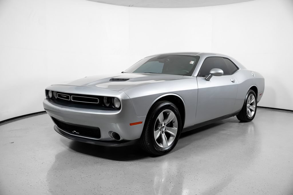 Used 2016 Dodge Challenger SXT RWD image 16
