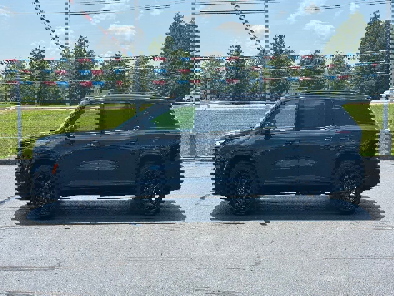 Used 2024 Chevrolet Traverse RS image 8