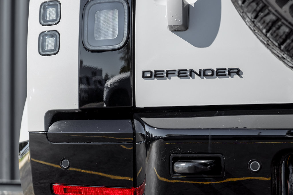 New 2026 Land Rover Defender 110 X-Dynamic SE AWD/4WD image 8