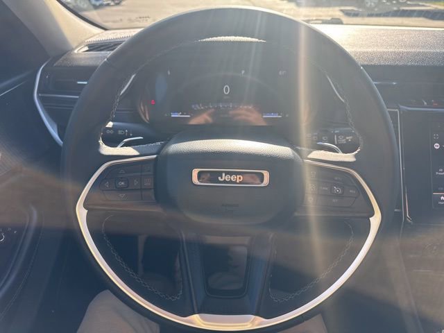 Certified 2023 Jeep Grand Cherokee Laredo image 15