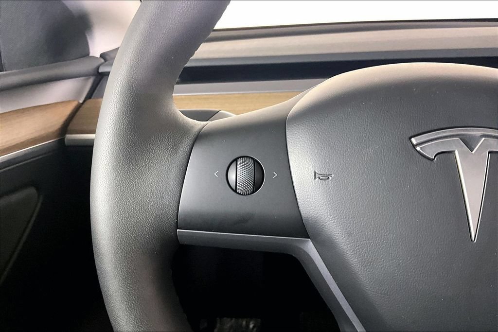 Used 2024 Tesla Model Y Long Range AWD/4WD image 17