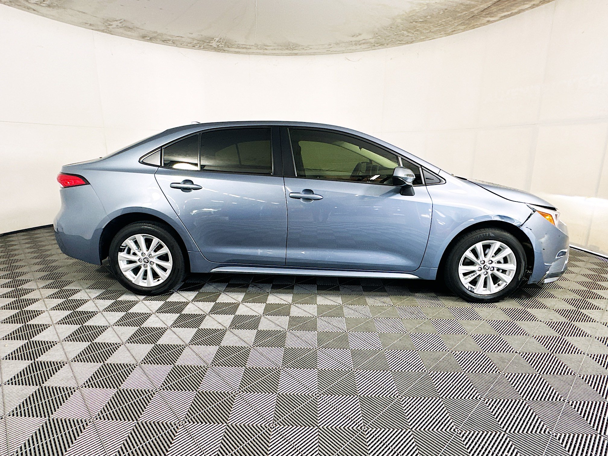 Used 2025 Toyota Corolla LE w/ LE Premium Package FWD image 2