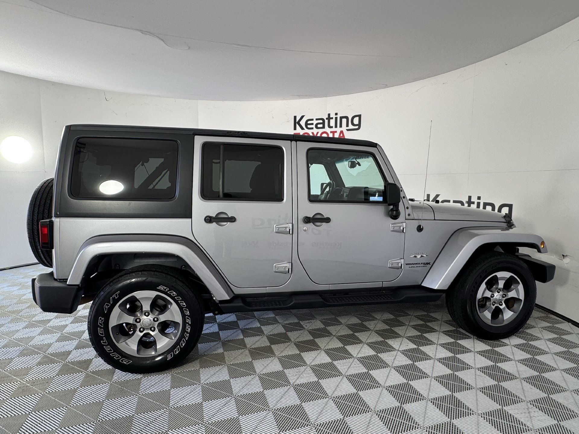 Used 2018 Jeep Wrangler Unlimited Sahara AWD/4WD image 4