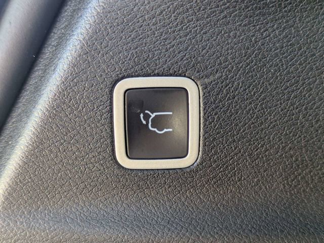 Used 2025 Chrysler Pacifica Limited image 14