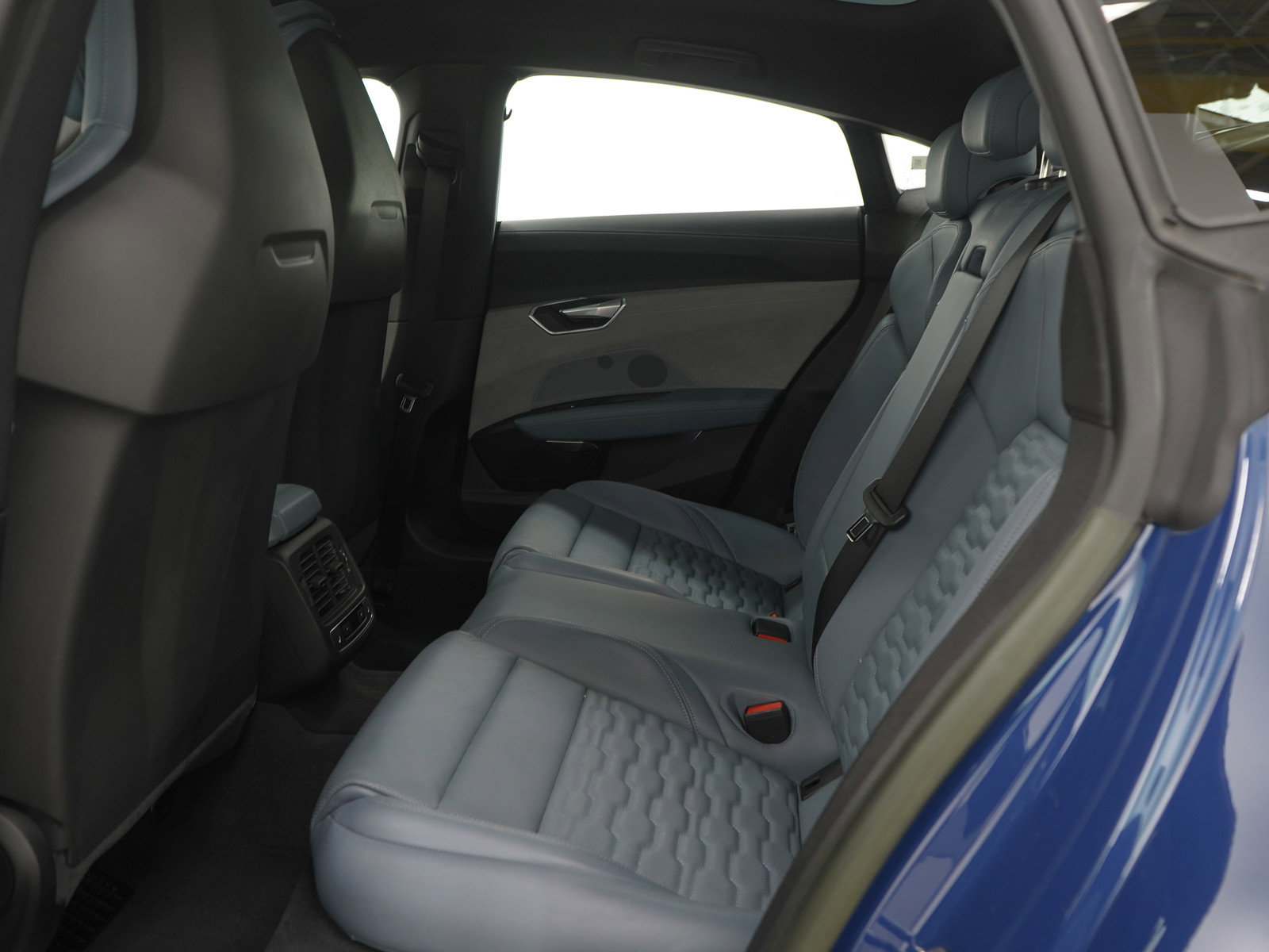 Used 2023 Audi e-tron GT Premium Plus w/ Performance Package image 16