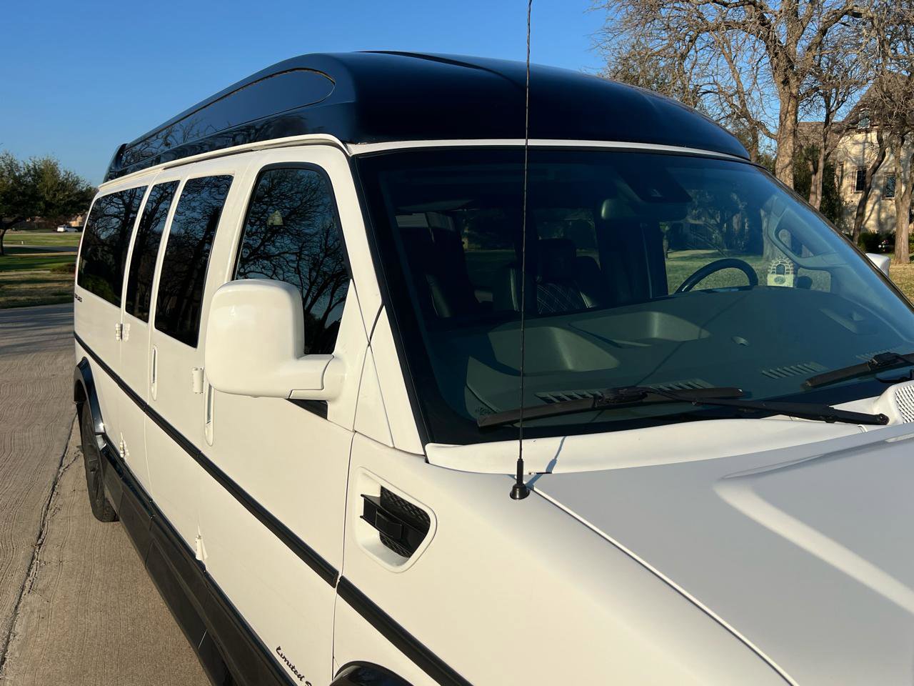 Used 2019 GMC Savana 2500 Extended w/ Enhanced Convenience Package image 8