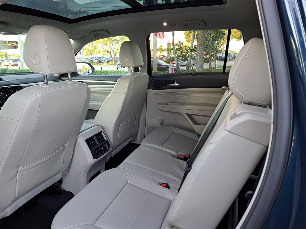 Used 2023 Volkswagen Atlas SE w/ Panoramic Sunroof Package image 8