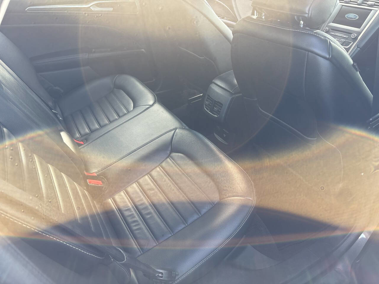 Used 2017 Ford Fusion SE w/ Fusion SE Technology Package image 9