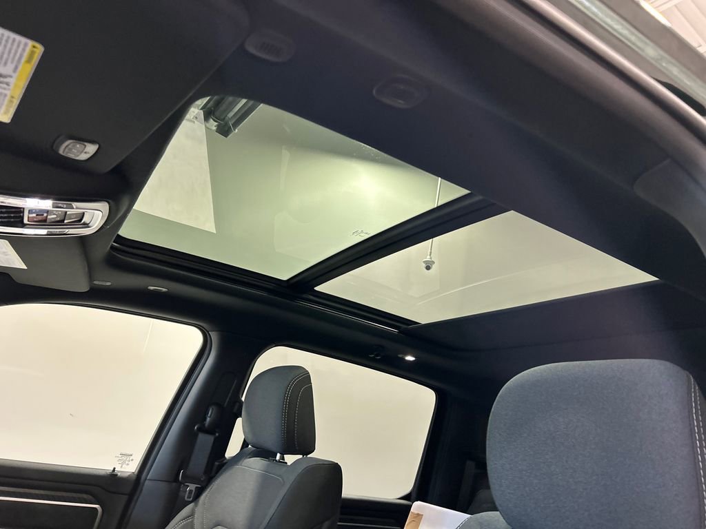New 2026 RAM 1500 4x4 Crew Cab image 27