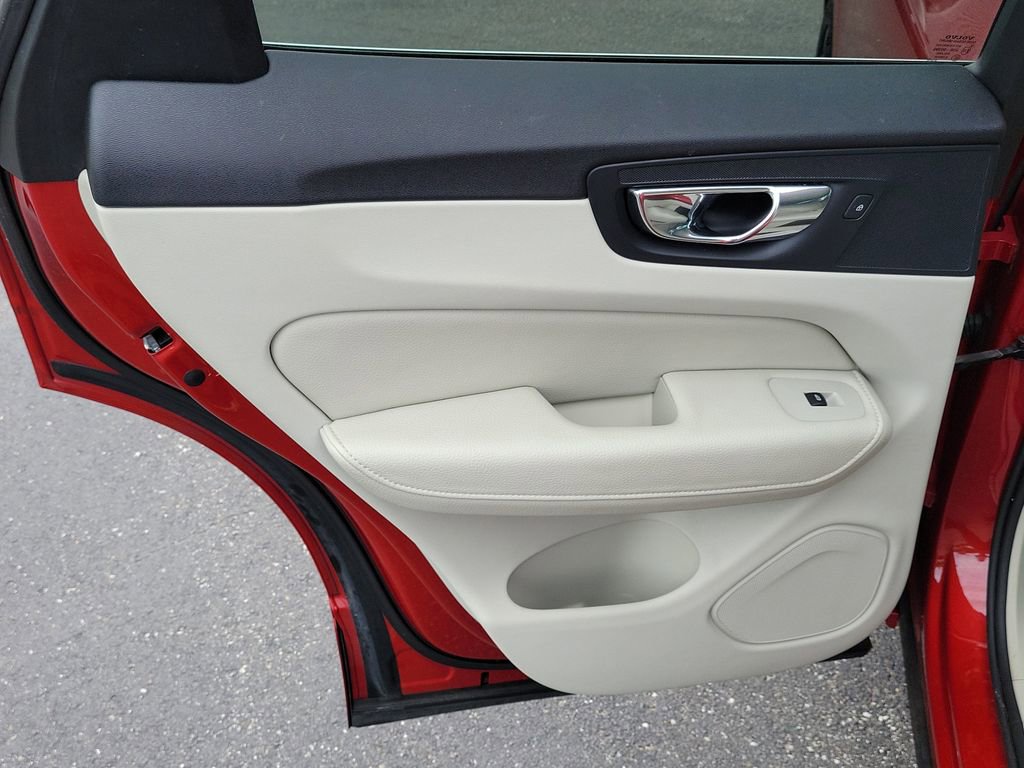 Used 2018 Volvo XC60 T5 Inscription w/ Convenience Package image 10