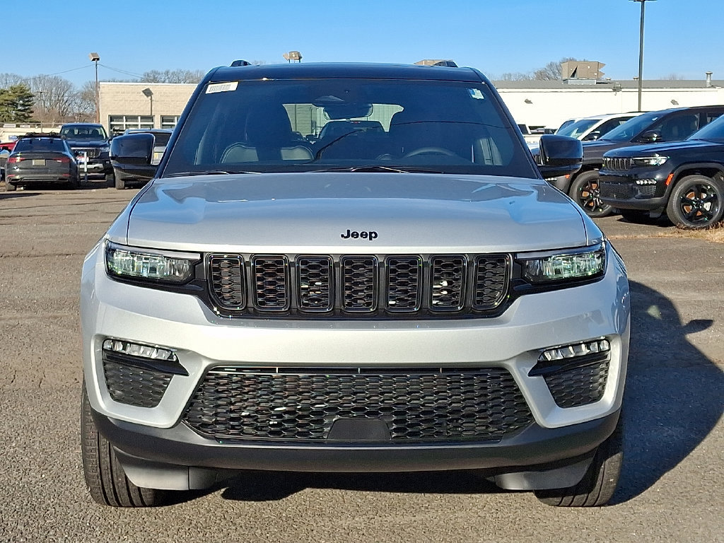 New 2025 Jeep Grand Cherokee Limited AWD/4WD image 2