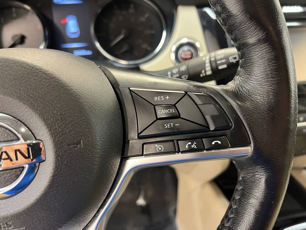 Used 2017 Nissan Rogue SL image 18