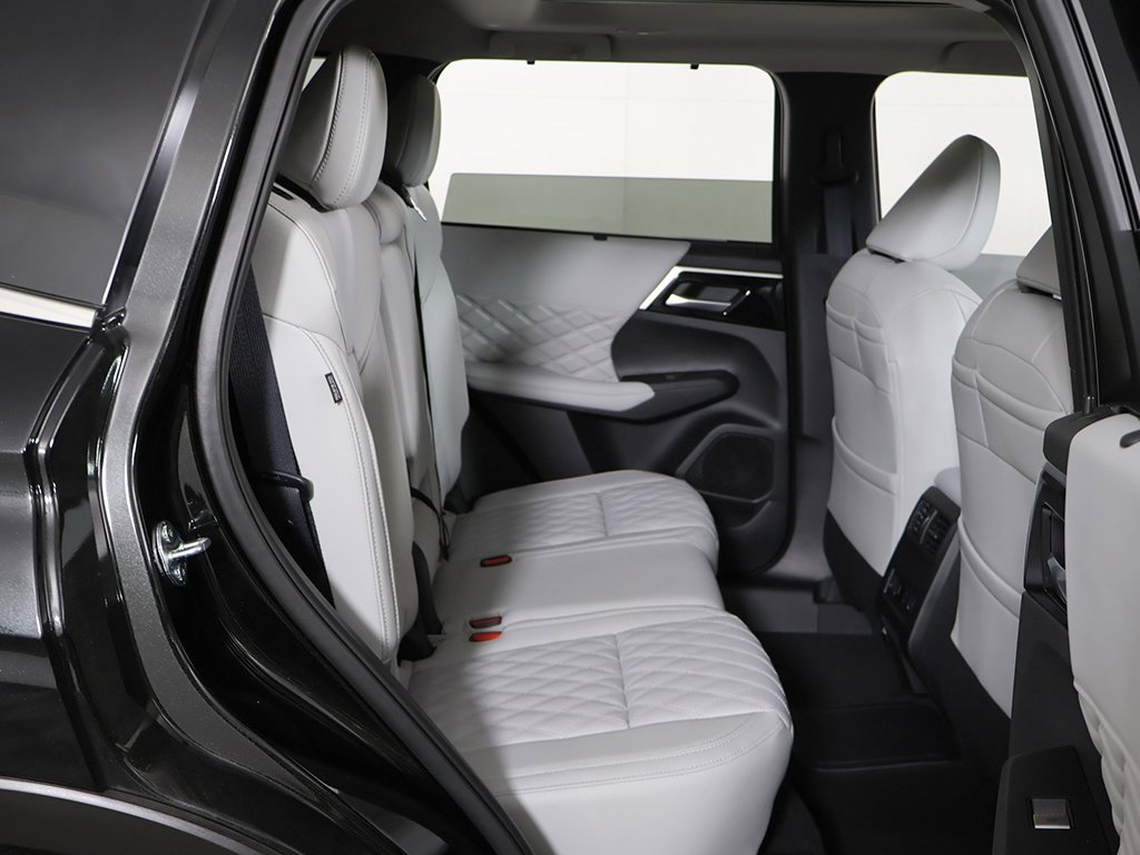New 2025 Mitsubishi Outlander SEL image 34
