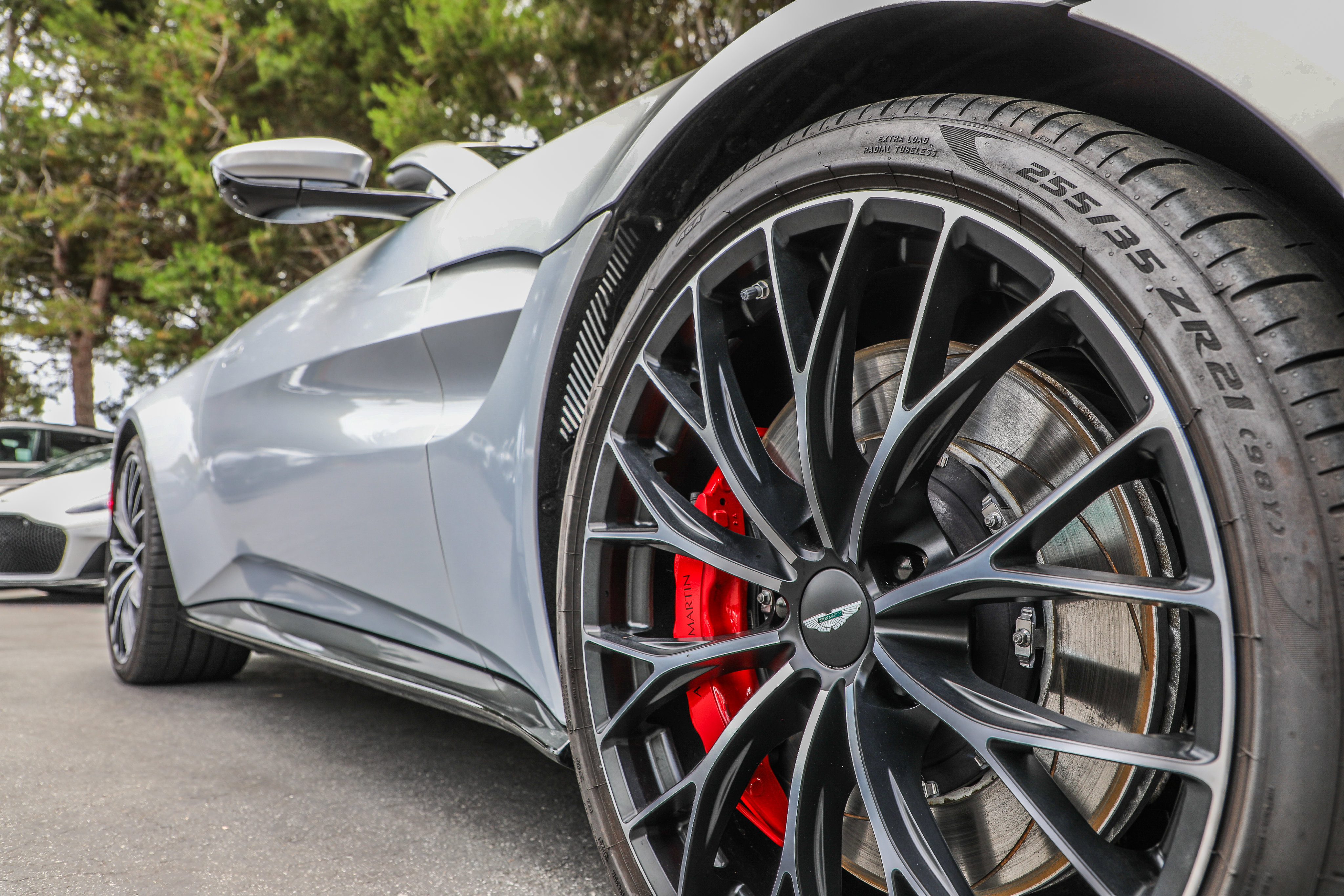 Used 2023 Aston Martin V8 Vantage Roadster RWD image 31