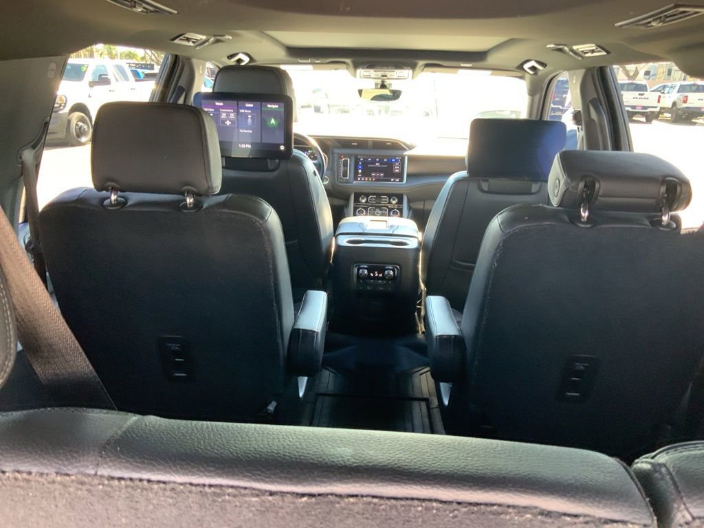 Used 2021 GMC Yukon XL Denali w/ Denali Premium Package image 9
