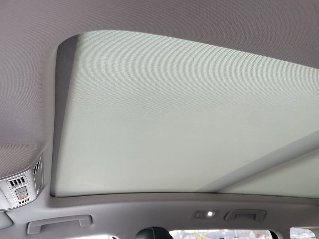 Certified 2024 Volkswagen Taos SE image 11